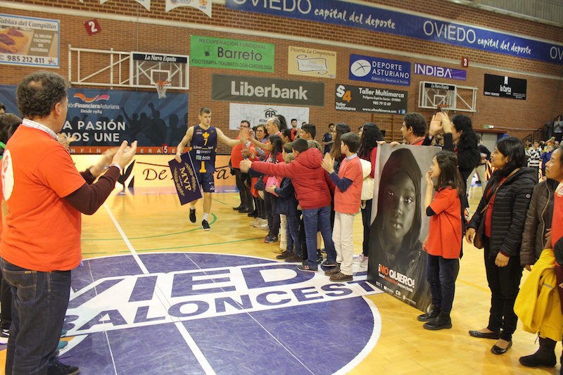 Un año más, el Oviedo Club Baloncesto (OCB) dedicó su partido a La Luz de las Niñas