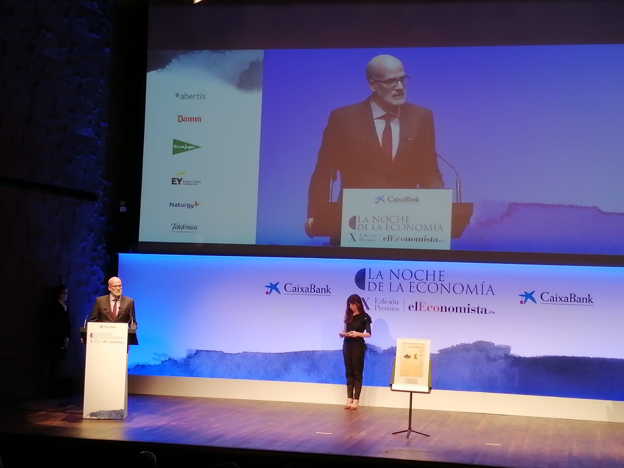 El Economista premia el programa La Luz de las Niñas por su contribución por la igualdad