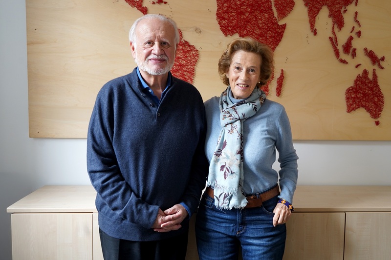 Julia Navarro conversa con Juan Echanove: “El teatro es un espejo de la sociedad”