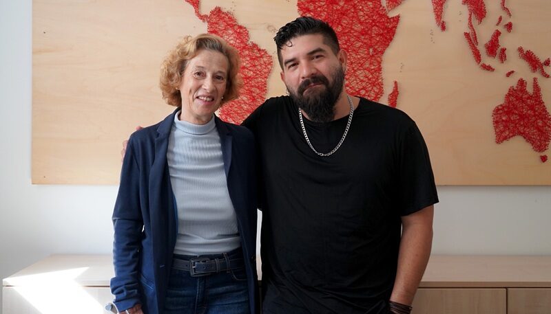 Julia Navarro conversa con Juan José Martínez: «Encuentro la esperanza sobre todo entre las personas pobres, no entre los poderosos»