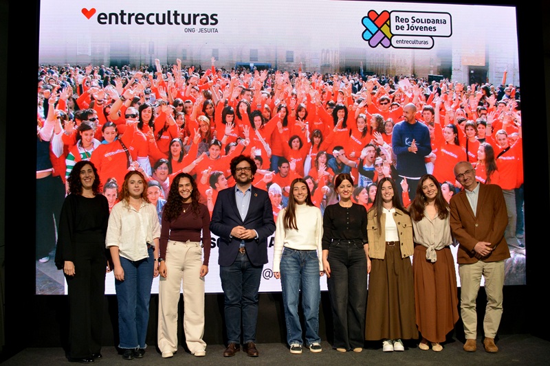 Entreculturas reúne a jóvenes, a la ministra Sira Rego y al director de la AECID Antón Leis en el 25º aniversario de la RSJ