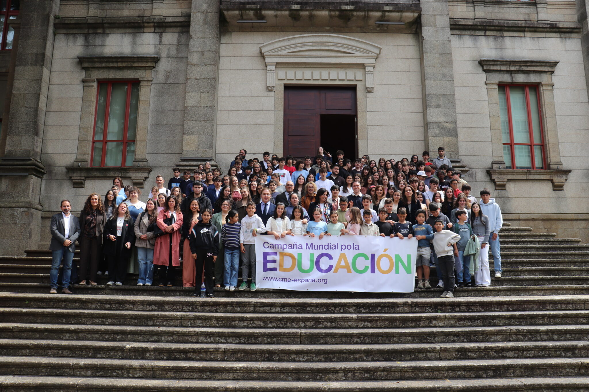Miles de estudiantes se movilizan para defender el derecho a la educación digital en contextos de emergencia