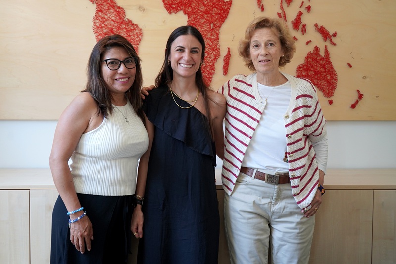 Julia Navarro con Marta Sánchez y Carolina Trujillo