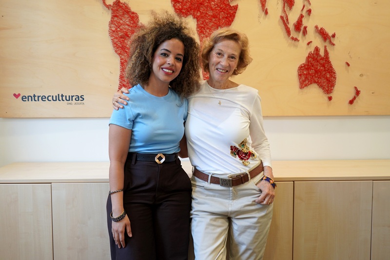 Ebbaba Hameida y Julia Navarro