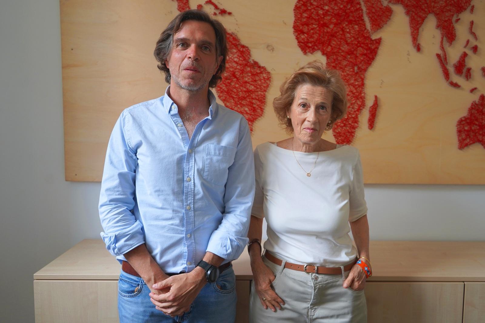 Julia Navarro conversa con Pablo Funes sobre La Silla Roja: «La educación es el futuro de la sociedad»