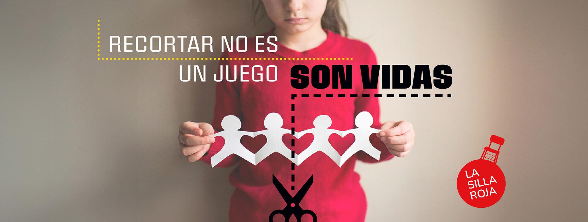 niña con figura de personas